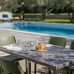 The Olive Poolhouse سبليت