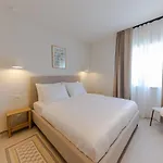 The Olive Poolhouse سبليت