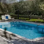 شقة The Olive Poolhouse *