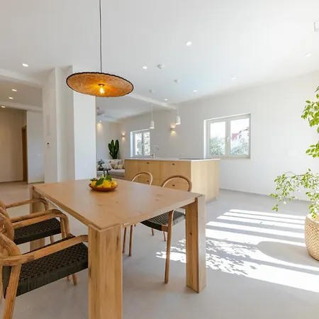 The Olive Poolhouse Apartament Split