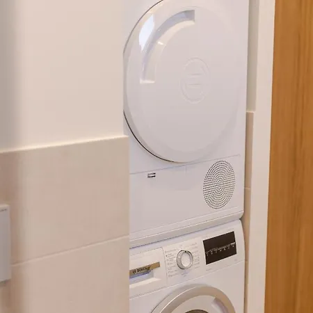 Апартаменты The Olive Poolhouse *