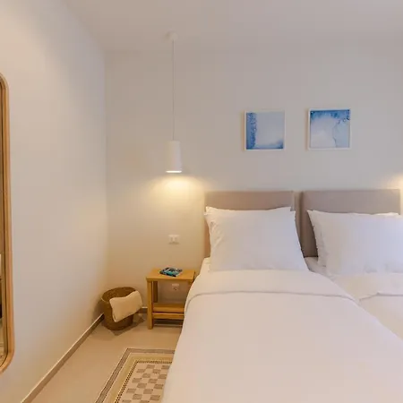 Апартаменты The Olive Poolhouse *