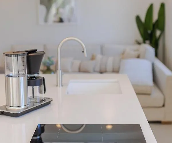 The Olive Poolhouse Apartament