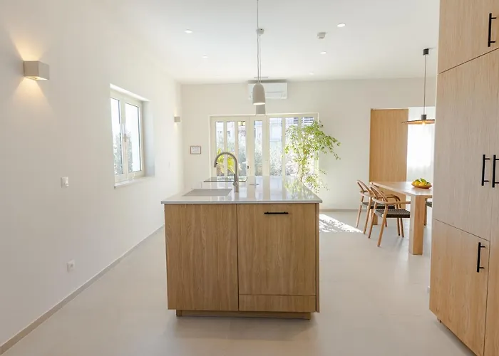 The Olive Poolhouse *