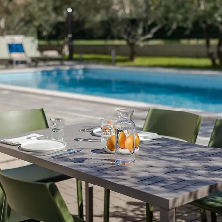 The Olive Poolhouse ספליט