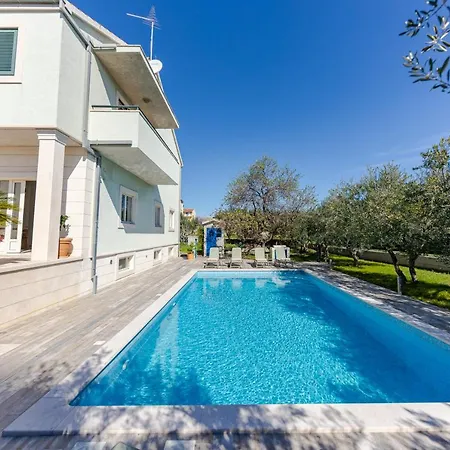 The Olive Poolhouse דירה *